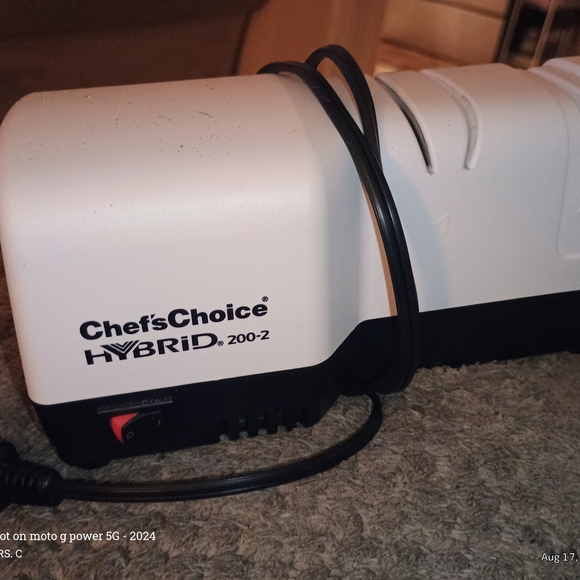 Dual-Tone Electric Knife Sharpener. Like New Business And White - Picture 5 of 5